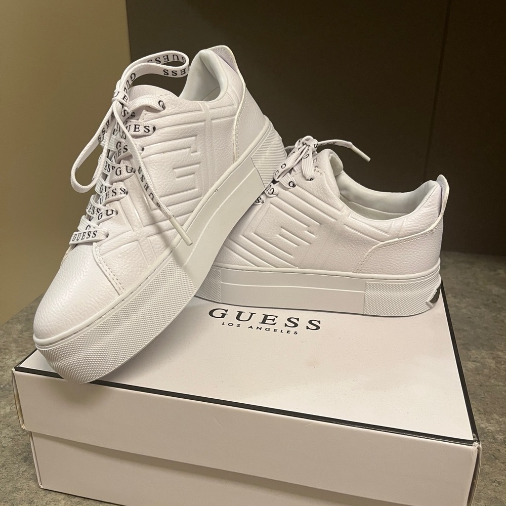 Brand New！GUESS White Platform Sneakers
